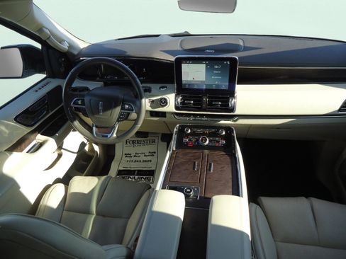 Used 2019 Lincoln Navigator L Reserve image 10
