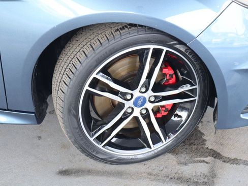 Used 2018 Ford Focus ST FWD image 3