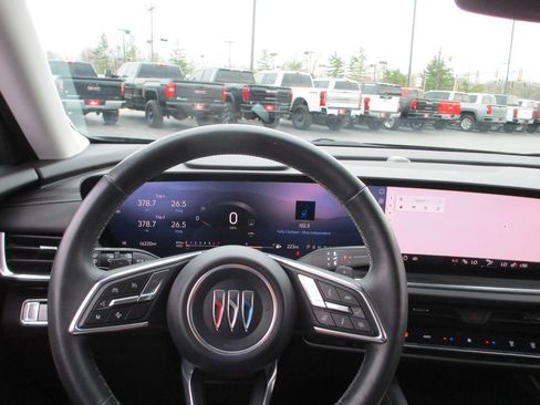 Used 2025 Buick Envision Preferred image 32