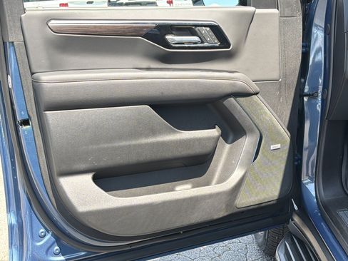 Used 2025 Chevrolet Tahoe Premier RWD image 16