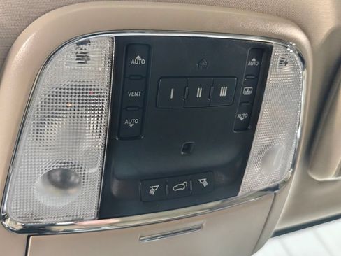 Used 2018 Jeep Grand Cherokee Overland AWD/4WD image 9