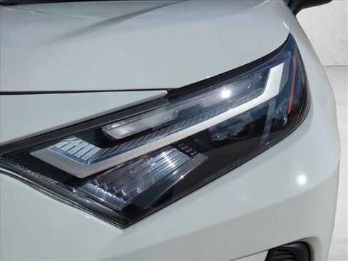 Certified 2025 Toyota RAV4 LE FWD image 9