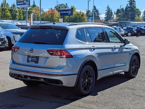 Certified 2022 Volkswagen Tiguan SE R-Line image 5