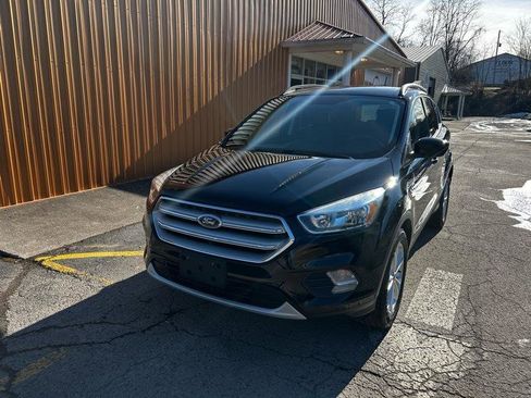 Used 2018 Ford Escape SE w/ SE Sync 3 Package image 2