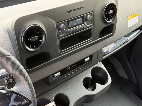 Used 2025 Mercedes-Benz Sprinter 2500 image 20