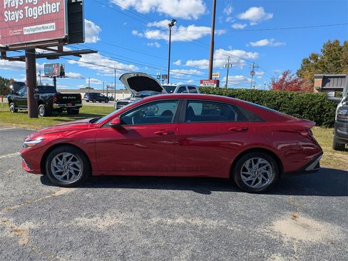 Used 2024 Hyundai Elantra SEL image 5