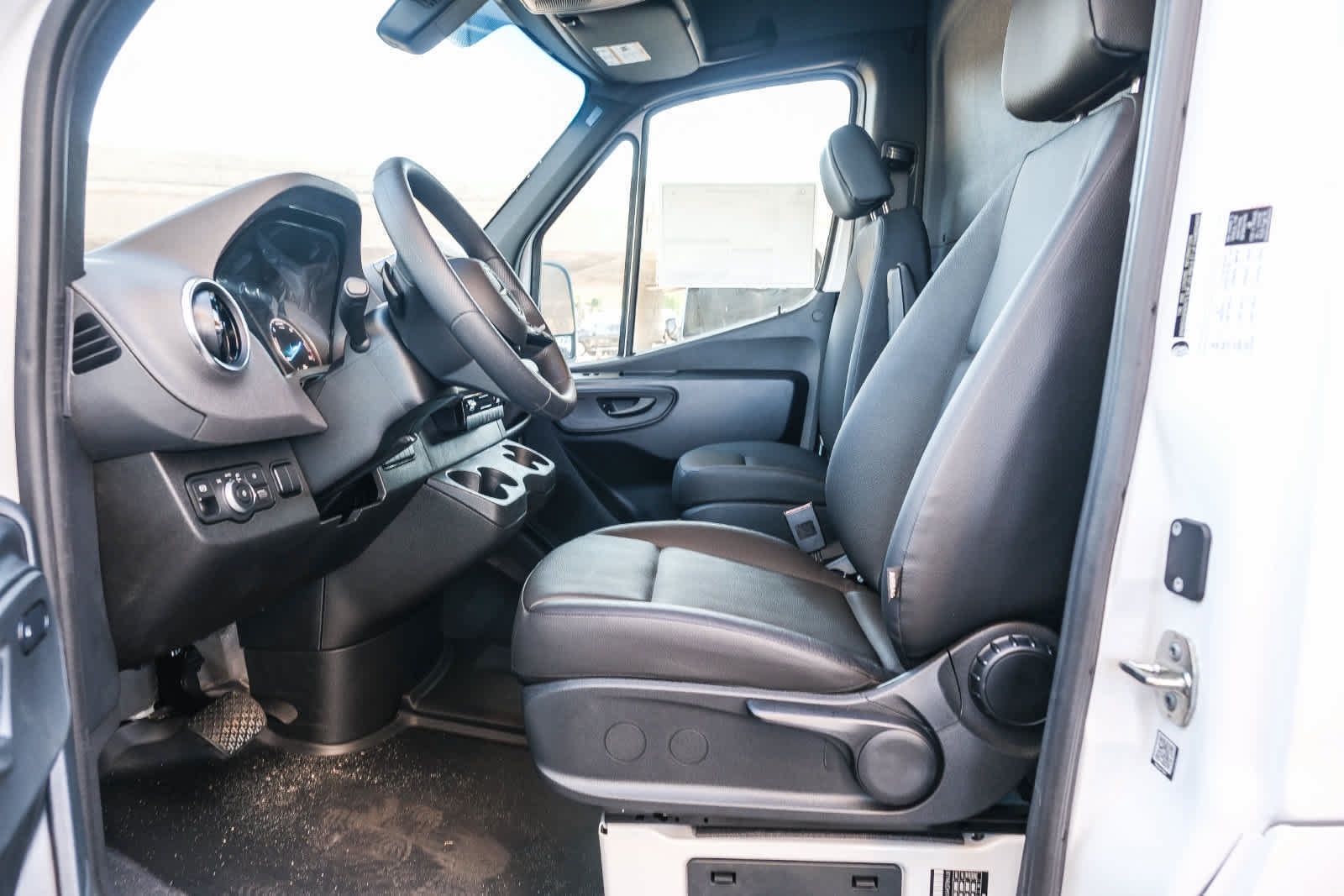 New 2025 Mercedes-Benz eSprinter 170 Cargo image 26