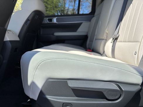 Used 2025 Hyundai Santa Fe SEL image 28