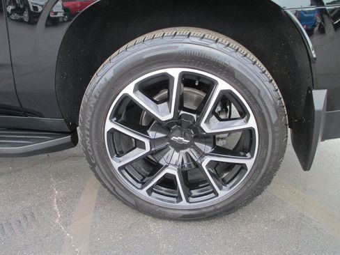 Used 2022 Chevrolet Suburban RST w/ Luxury Package image 12