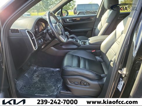 Used 2023 Porsche Cayenne AWD/4WD image 21