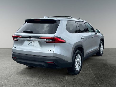 Used 2024 Toyota Grand Highlander AWD image 9
