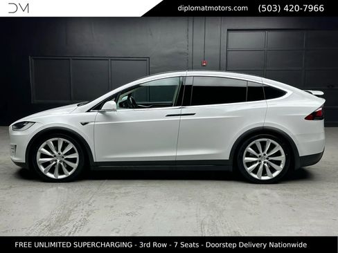 Used 2016 Tesla Model X 75D image 4
