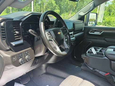 Used 2024 Chevrolet Silverado 2500 LT AWD/4WD image 15