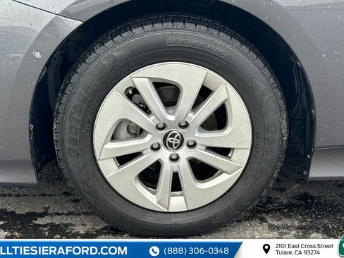 Used 2018 Toyota Prius Prime Advanced image 12