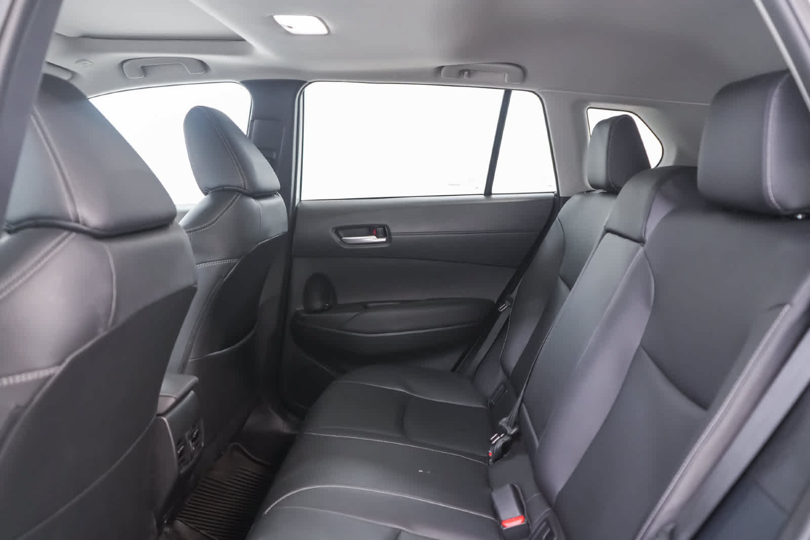 Used 2023 Toyota Corolla Cross XLE w/ Convenience Package FWD image 21