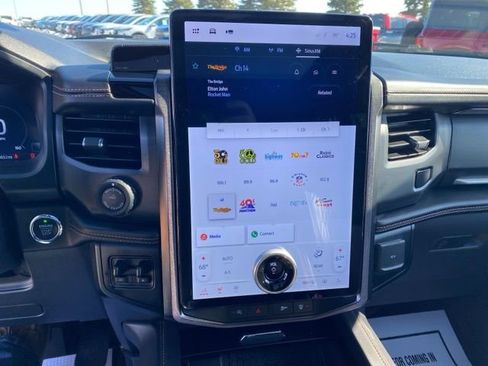 Used 2024 Ford Expedition Platinum image 12