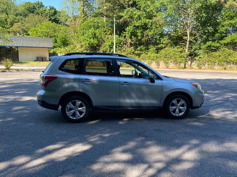 Used 2015 Subaru Forester 2.5i Limited AWD/4WD image 4