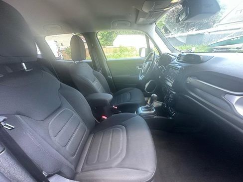 Used 2020 Jeep Renegade Latitude w/ Cold Weather Group AWD/4WD image 17