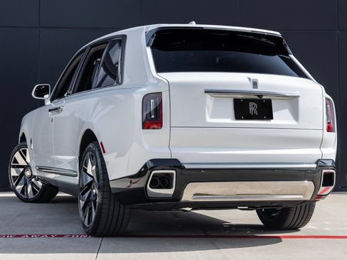 New 2026 Rolls-Royce Cullinan AWD/4WD image 9