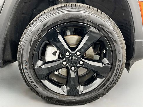 Used 2023 Jeep Grand Cherokee Limited w/ Luxury Tech Group II image 33