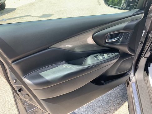 Used 2018 Nissan Murano SL w/ Moonroof Package AWD/4WD image 12