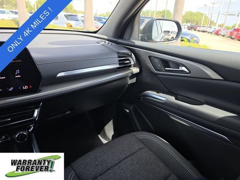 Used 2026 Chevrolet Traverse LT FWD image 11