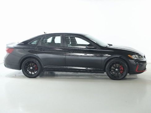 Certified 2025 Volkswagen Jetta GLI Autobahn image 11