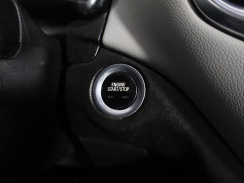 Used 2021 Chevrolet Equinox LS image 33