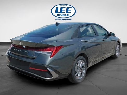 New 2025 Hyundai Elantra Blue image 3