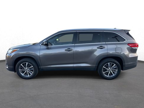 Used 2019 Toyota Highlander XLE image 5