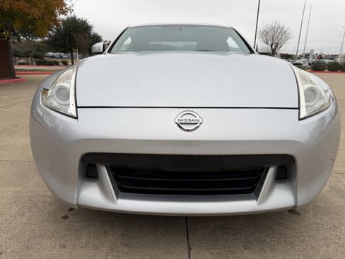Used 2011 Nissan 370Z Coupe image 3