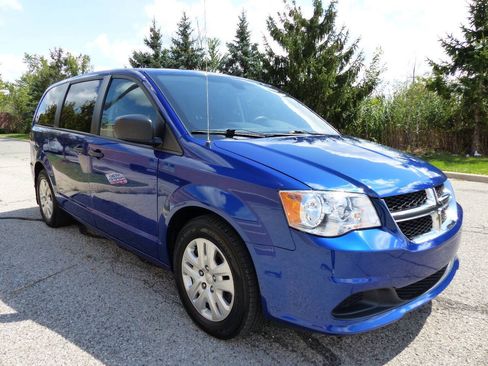 Used 2019 Dodge Grand Caravan SE FWD image 12