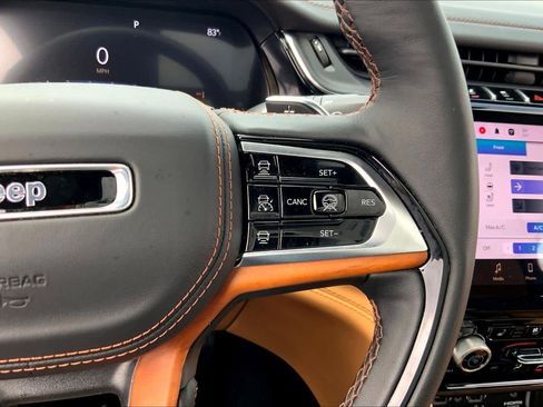 Used 2025 Jeep Grand Cherokee Summit image 24
