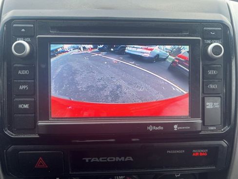 Used 2015 Toyota Tacoma 4x4 Double Cab image 12