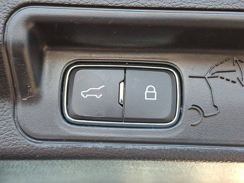 Used 2022 Ford Explorer XLT w/ Equipment Group 202A image 31