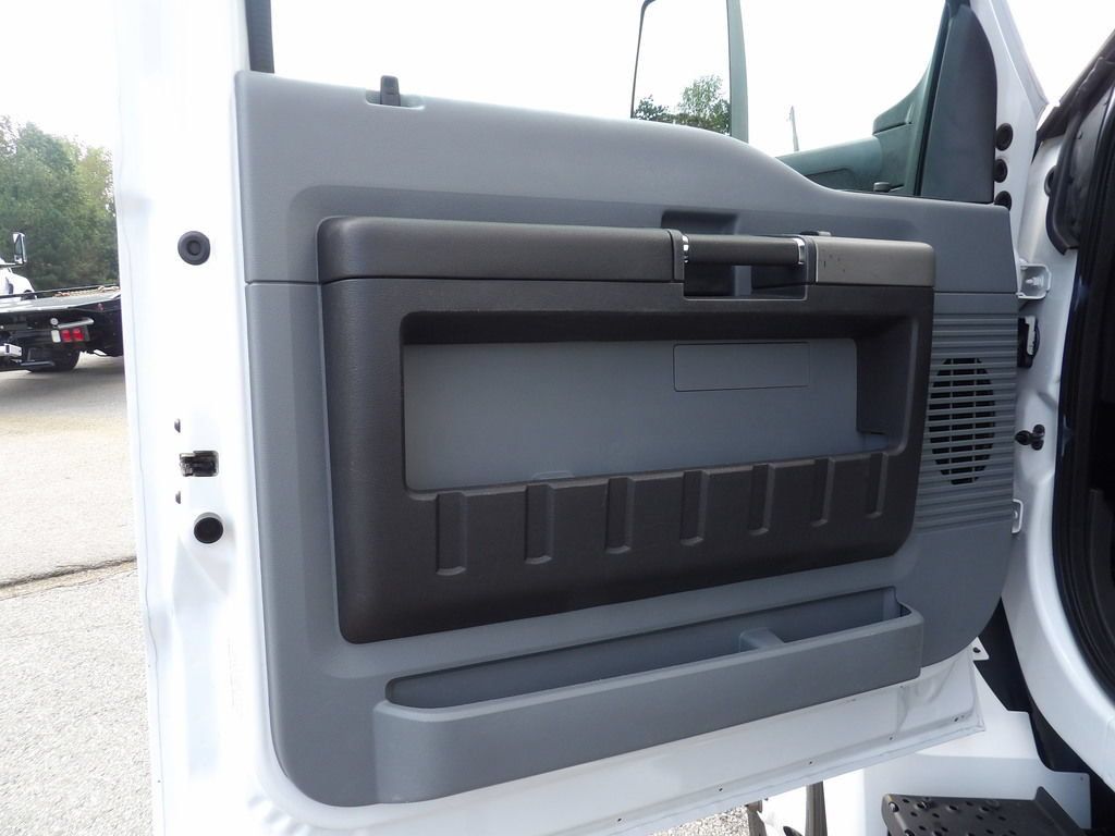 Used 2017 Ford F650 2WD Regular Cab Super Duty image 12