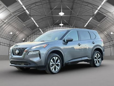 Used 2021 Nissan Rogue SV image 3