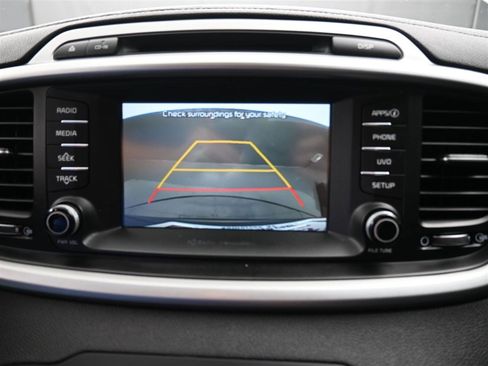 Used 2017 Kia Sorento LX w/ LX Convenience Package FWD image 16
