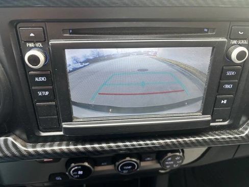 Used 2016 Toyota Tacoma SR image 4