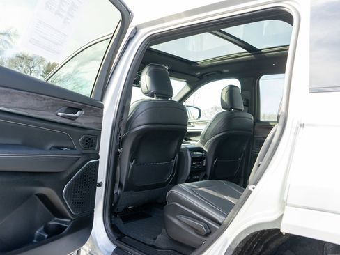 Used 2023 Jeep Grand Cherokee L Overland image 29