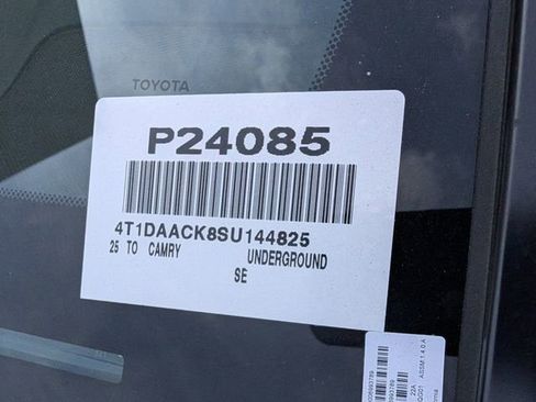 Used 2025 Toyota Camry SE image 35