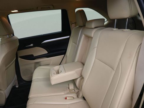 Used 2019 Toyota Highlander XLE image 34