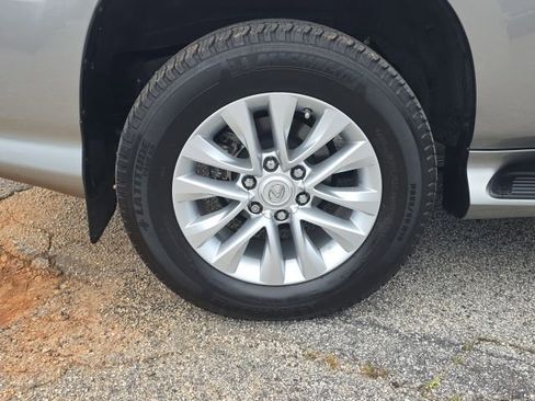 Used 2023 Lexus GX 460 Premium image 9