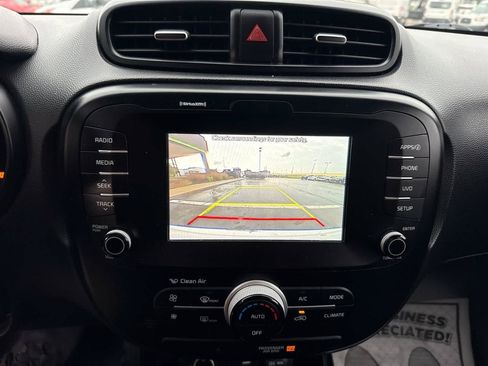 Used 2019 Kia Soul + FWD image 15