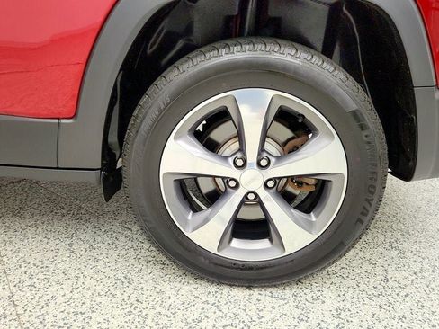 Used 2019 Jeep Cherokee Limited AWD/4WD image 9