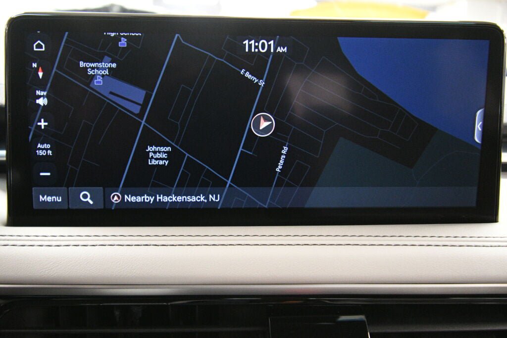 Used 2025 Genesis G70 2.5T image 16