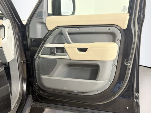 Certified 2023 Land Rover Defender 110 SE AWD/4WD image 33