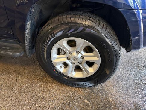 Certified 2019 Toyota 4Runner SR5 AWD/4WD image 29