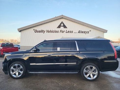 Used 2019 Cadillac Escalade ESV Premium Luxury image 25