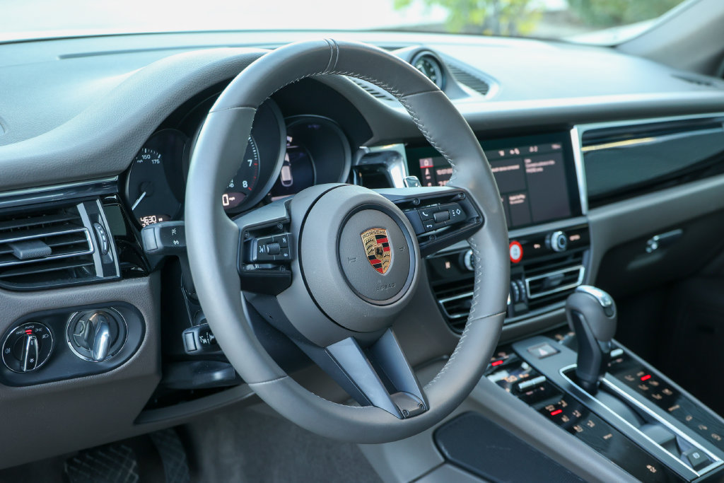 Certified 2026 Porsche Macan AWD/4WD image 27